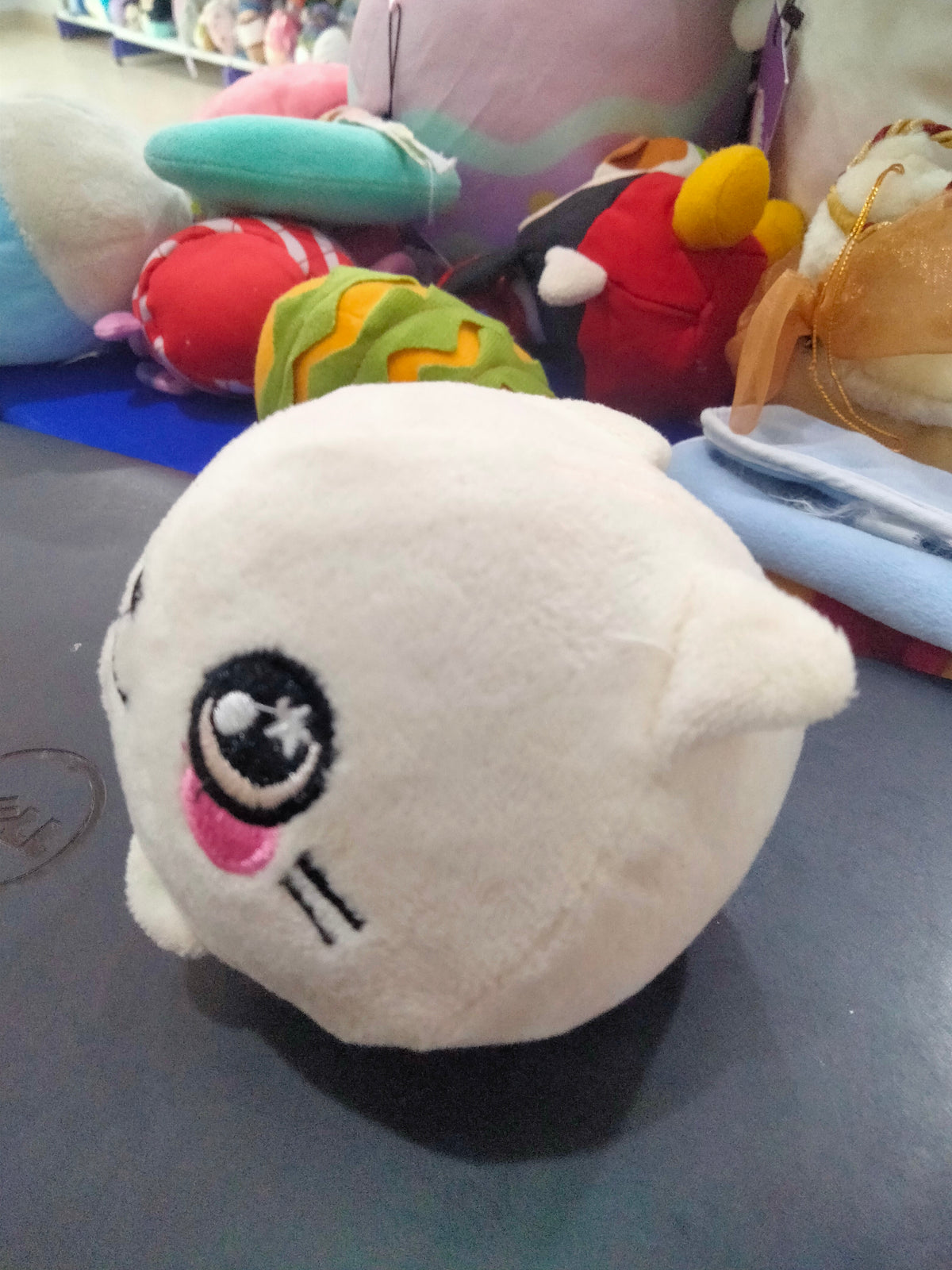 Squeezamals Snowy Seal super-squishy foam plush toy.