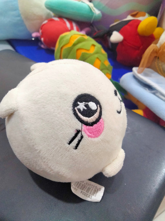 Squeezamals Snowy Seal super-squishy foam plush toy.