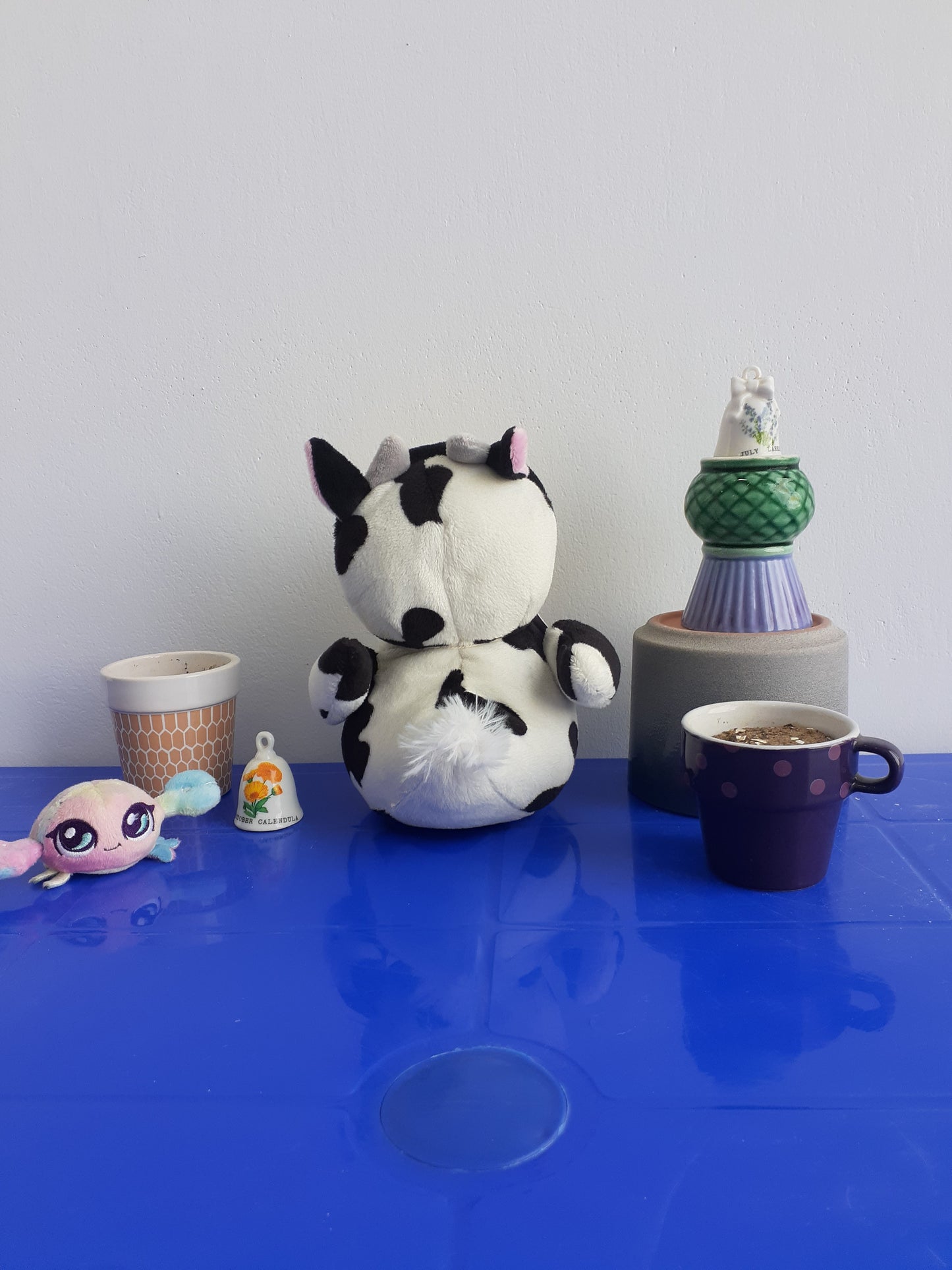 showcases a Plushie hybrid Of  A Cow And A Duck