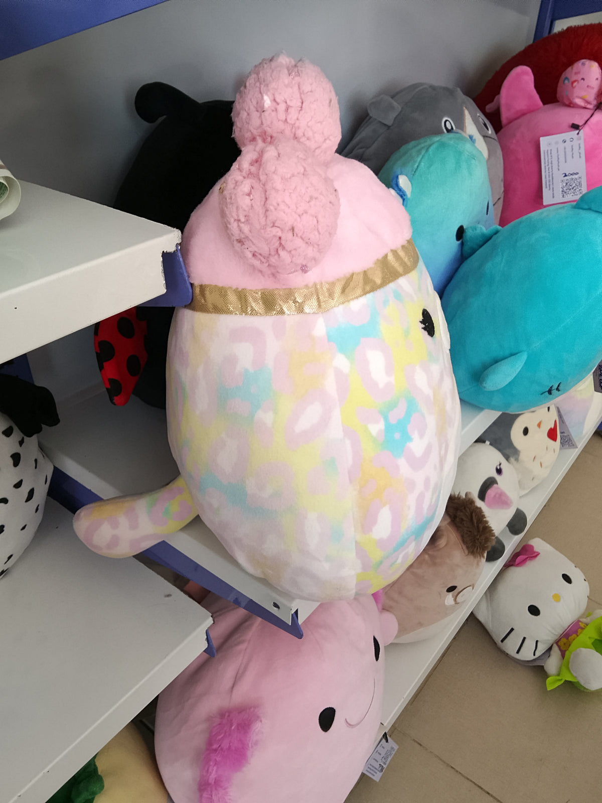 Squishmallows Beebz cheetah plush toy from the Squish-Doos collection.