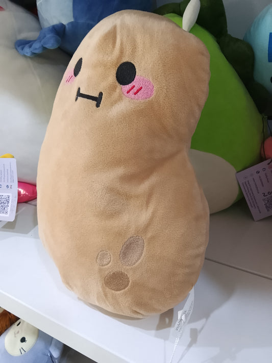 Kawaii-style potato plush toy.
