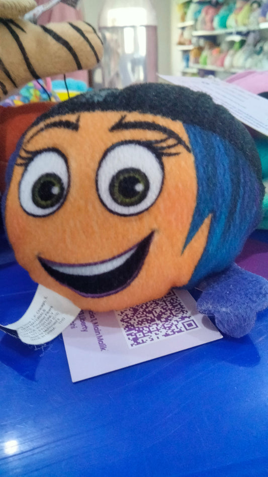 Reverse keychain plushi